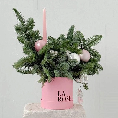 Новогодняя композиция в шляпной коробке